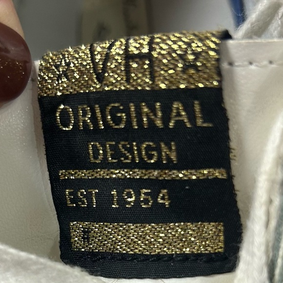 Vintage Havana White Leather Fashion Sneakers with Star Accent. Size 8. - Picture 10 of 11